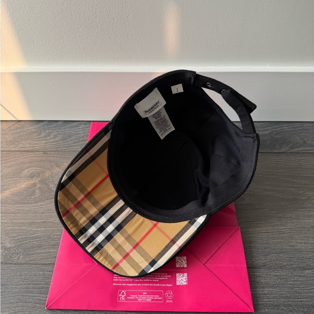 🦩CLEARANCE🦩 Burberry Black Cap with White Logo - Picture 2 of 3